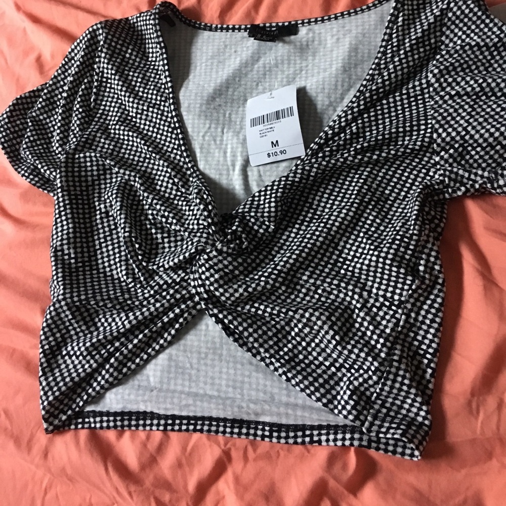 Cropped polka dotted shirt NWT